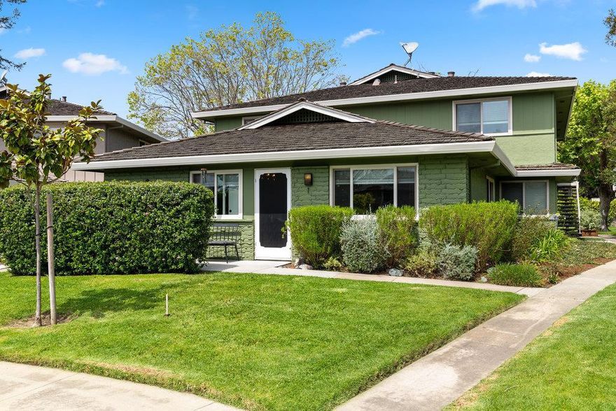 Most Desirable Location in Capitola Shores! Single level front unit with full sun on a quiet cul-de-sac with no thru traffic! Modern, move in ready condition featuring many upgrades including quartz counters, stainless steel appliances, Italian ceramic tile backsplash, gorgeous wood cabinets, double pane windows, wood flooring, LED recessed lighting, one-car detached garage and washer/dryer. Relax on your front patio with privacy hedge and take in the fresh ocean breeze or walk to Capitola Beach, Pleasure Point, Shops and Restaurants! Summers in Capitola never looked so good!