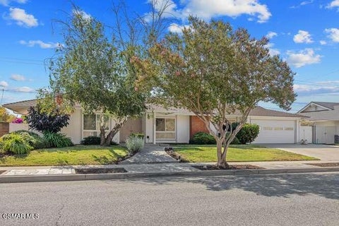Photo of 1558 Dover Avenue, Thousand Oaks, CA 91360 (MLS # 226003912)