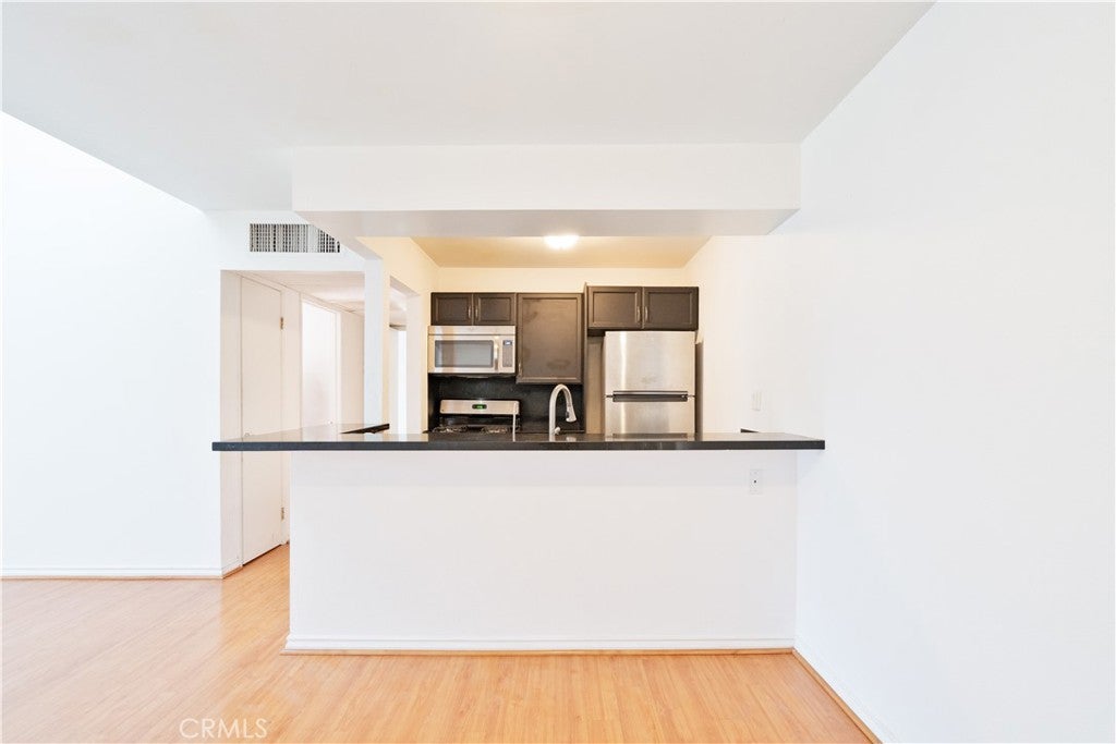 18350 Hatteras 206