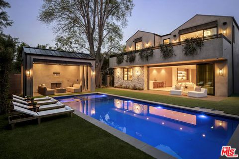 Photo of 4165 Nagle Avenue, Sherman Oaks, CA 91423 (MLS # 26653471)