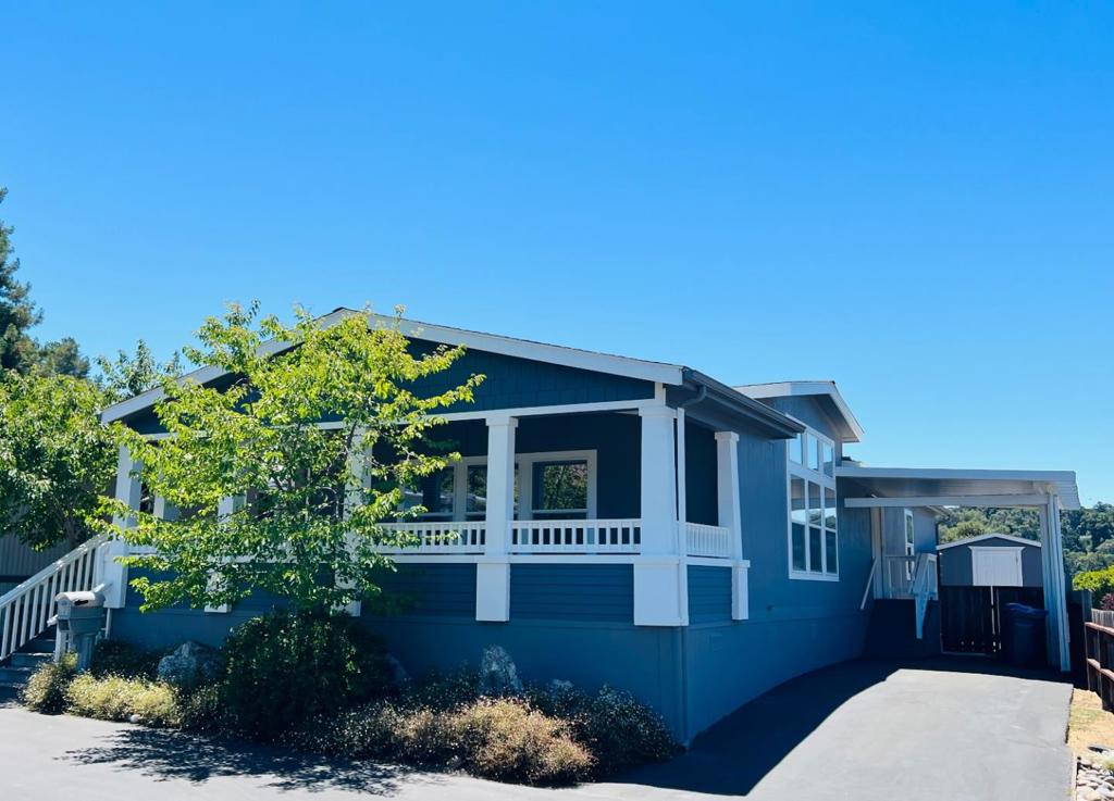 Move right in to this Gorgeous Home in Aptos Pines!