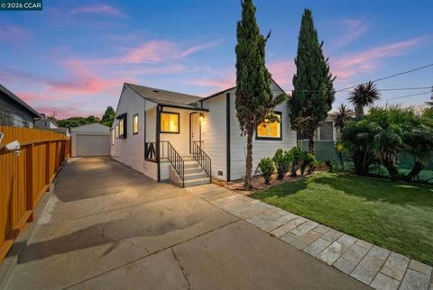 Photo of 9814 Springfield St St, Oakland, CA 94603 (MLS # 41128648)