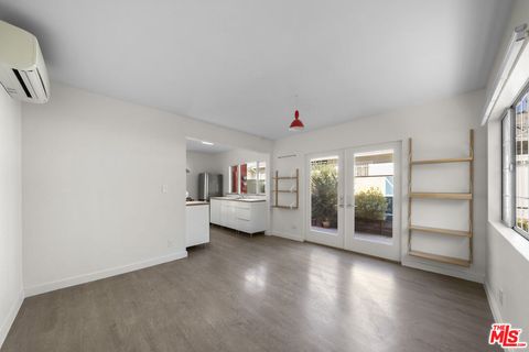 Photo of 953 N Hoover Street, Los Angeles, CA 90029 (MLS # 25629739)