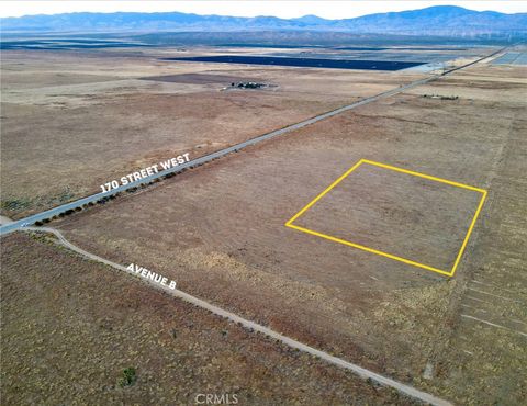 Photo of 168 Avenue A-14/168 STW, Lancaster, CA 93536 (MLS # SR26107968)