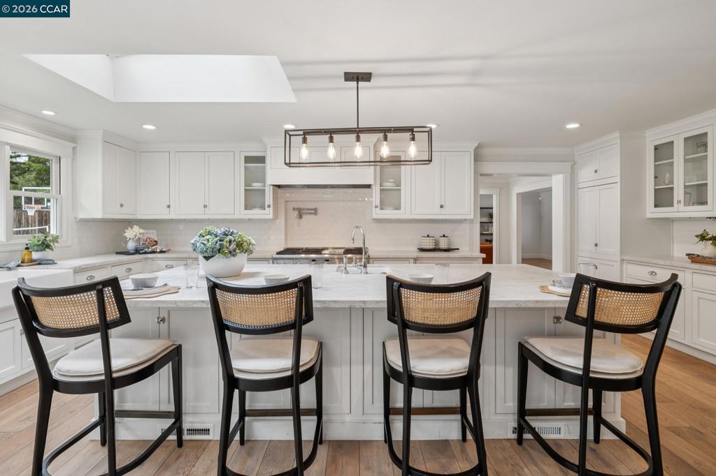 121 Castleford Cir
