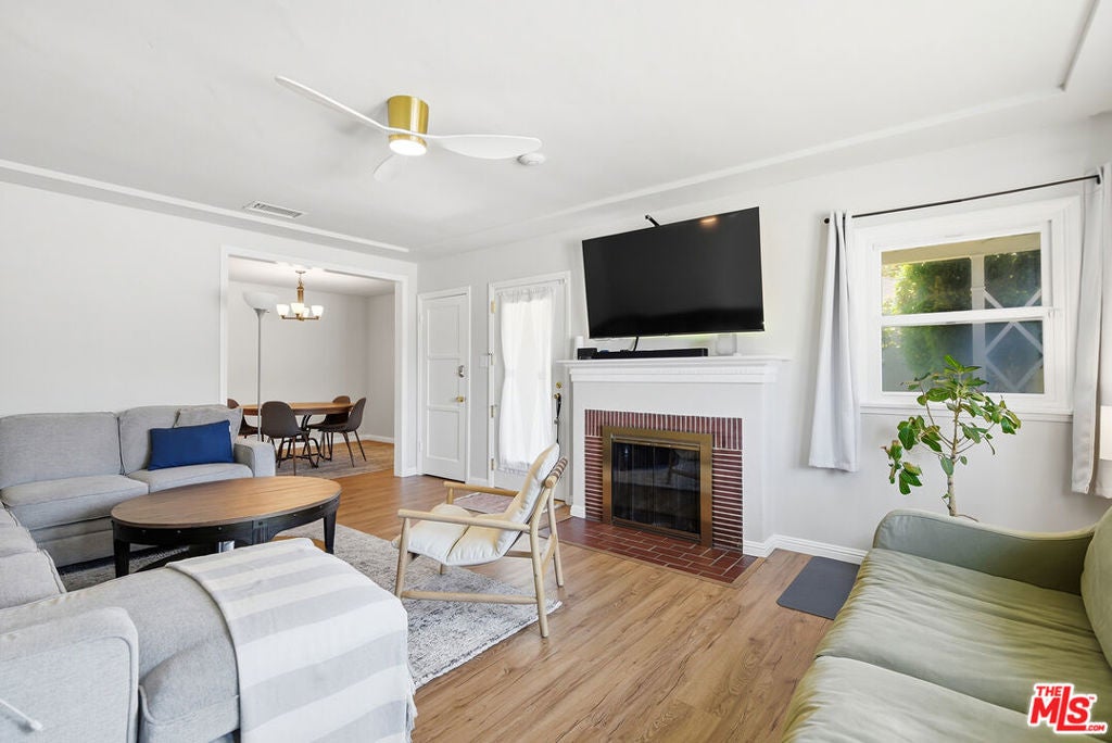 7501 Earldom Avenue, Playa Del Rey CA 90293