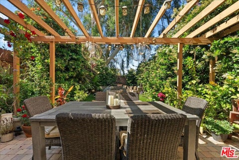 Photo of 954 W 6th Street, San Pedro, CA 90731 (MLS # 25553361)
