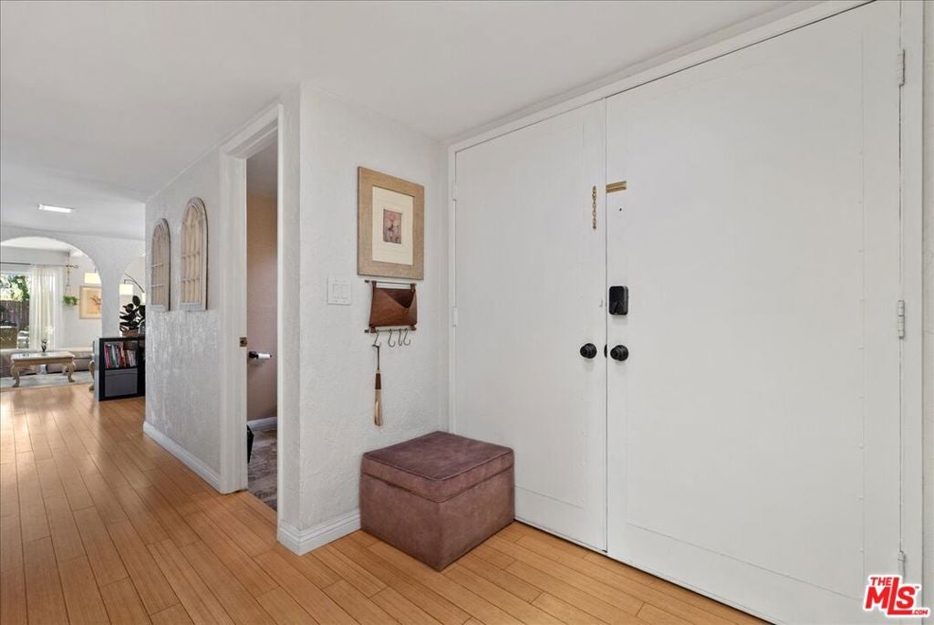 954 W 6th Street