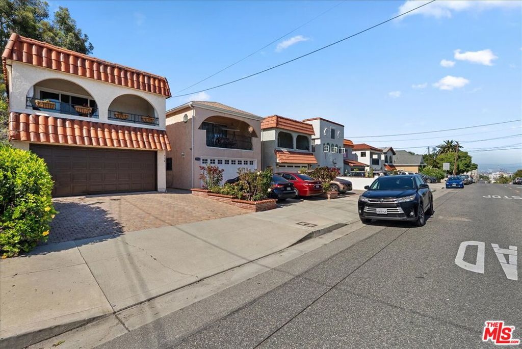 954 W 6th Street