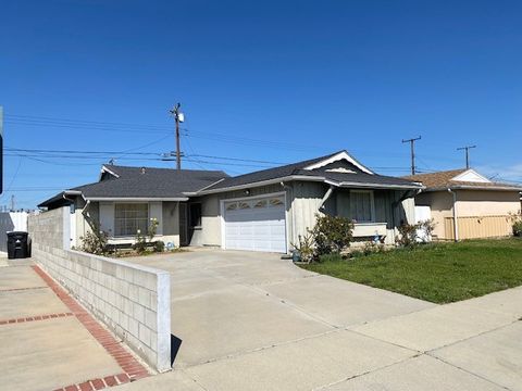 Photo of 1123 W 213th St, Torrance, CA 90502 (MLS # SB26023003)