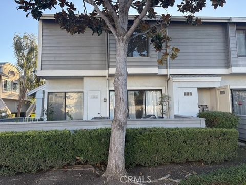 Photo of 79 Huntington, Irvine, CA 92620 (MLS # PW25270270)