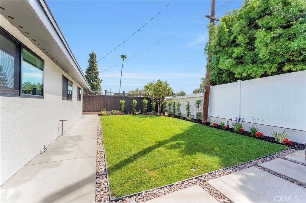 3064 Gibraltar, Costa Mesa CA 92626 - Photo 32