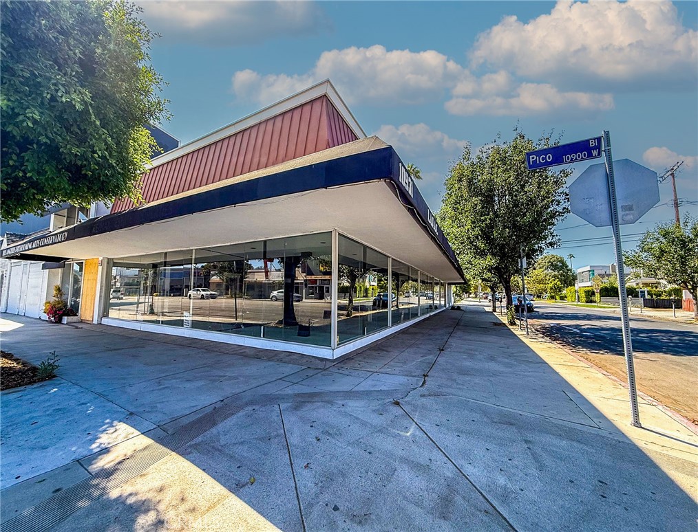 Strategically located along one of West LA’s most heavily trafficked corridors, this ±6,000 SF multi-tenant retail building features floor-to-ceiling storefront windows and excellent street visibility, with over 49,000 vehicles passing daily. The property is situated approximately 300 feet from the planned UCLA Research Center, scheduled to open in Fall 2026, placing it within a growing medical and tech corridor. The surrounding neighborhood is undergoing demographic and economic changes, supported by UCLA’s expanding presence and the nearby tech companies within the West LA “Silicon Beach” ecosystem. These trends may support repositioning efforts aimed at attracting tenants in professional, research, or tech-related industries. With clean architectural lines, prominent street frontage, and proximity to institutional development, 10931 W Pico Blvd offers flexibility for a range of retail uses in a highly sought-after West LA location.