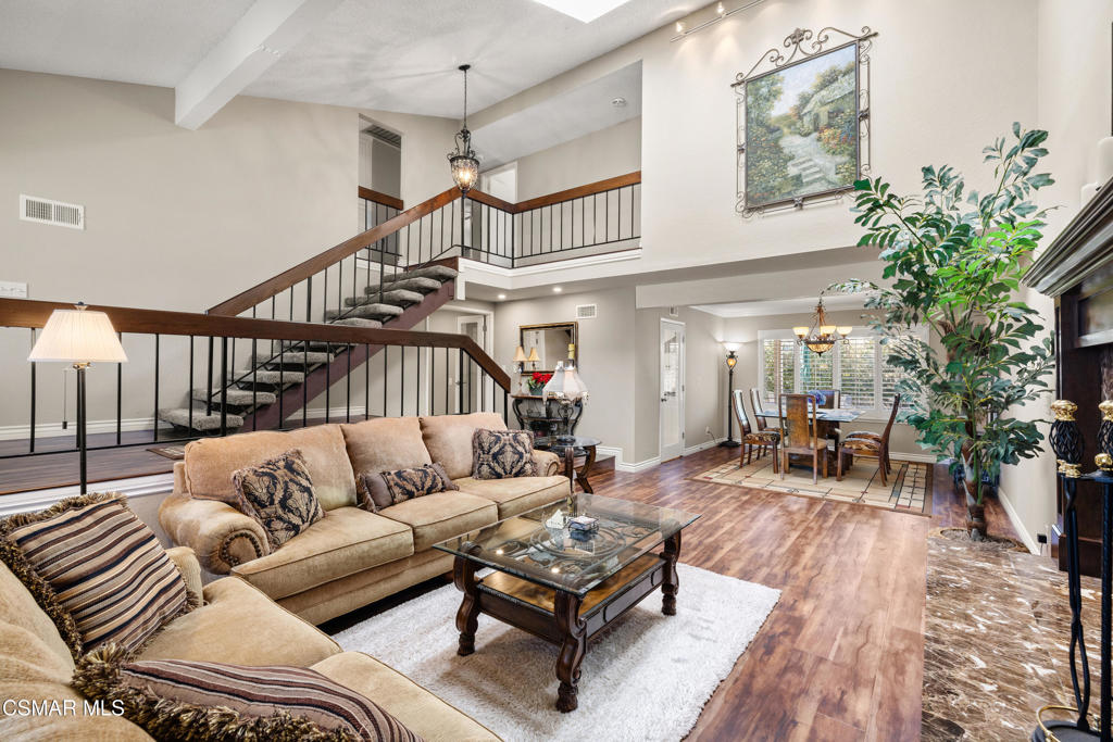 2489 N Greensward Street