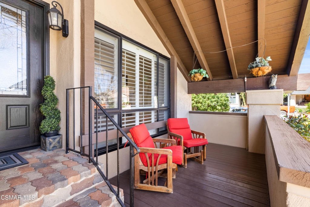 2489 N Greensward Street