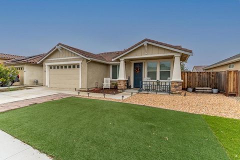 Photo of 1248 Trask Drive, Hollister, CA 95023 (MLS # ML82015547)