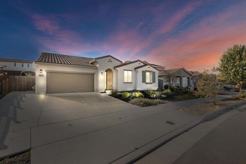 Photo of 20 Hospital Road, Hollister, CA 95023 (MLS # ML82028937)