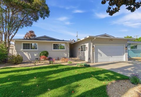 Photo of 1113 Columbine Avenue, Sunnyvale, CA 94086 (MLS # ML82043004)
