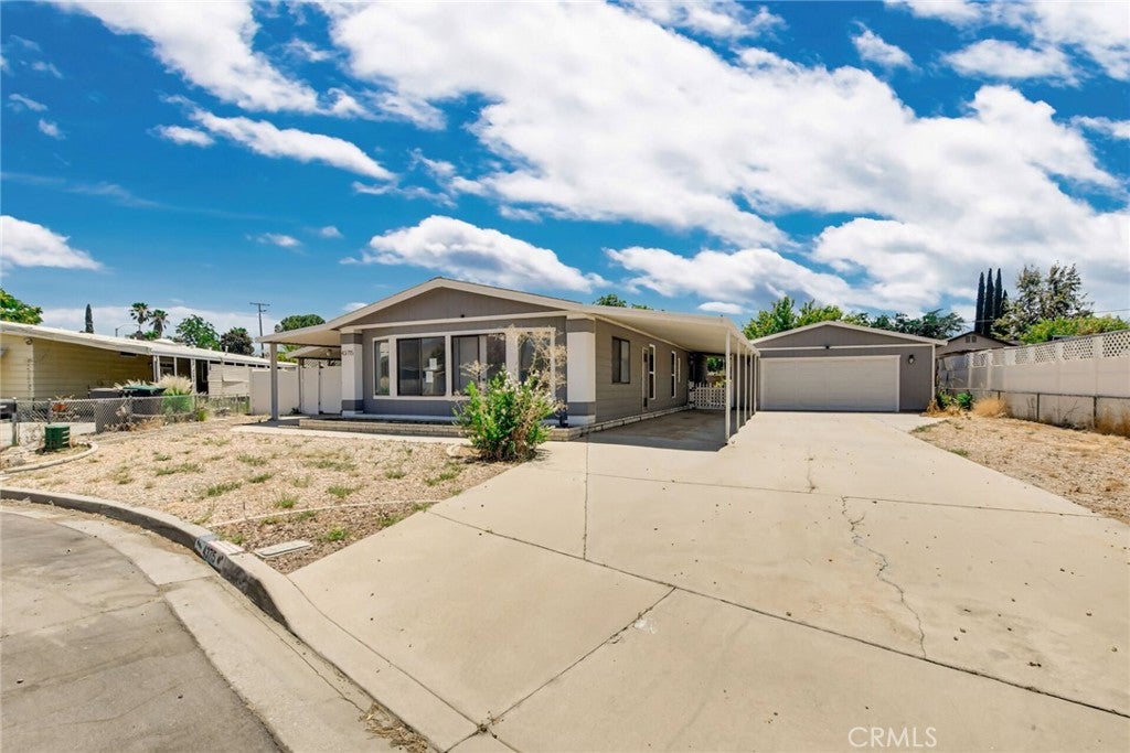 43715 Elliot Court