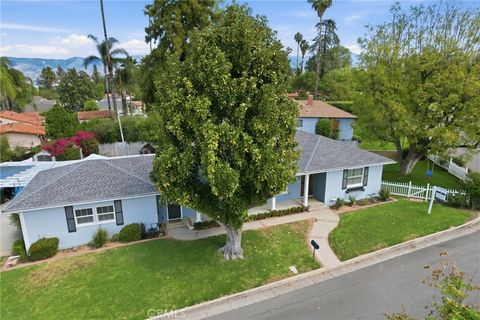 Tiny photo for 1329 La Loma Dr., Redlands, CA 92373 (MLS # IG26070774)