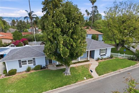 Tiny photo for 1329 La Loma Dr., Redlands, CA 92373 (MLS # IG26070774)