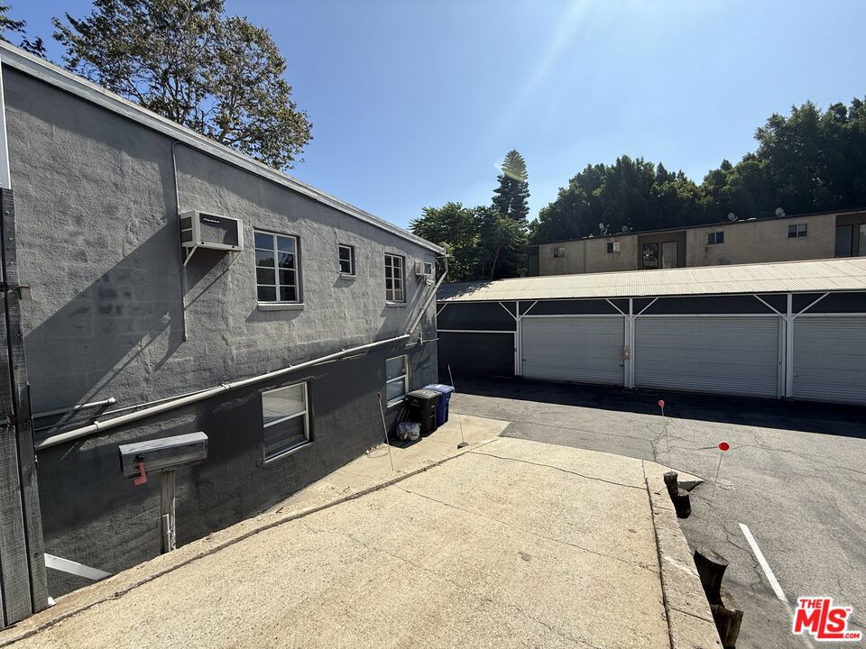 2346 Hyperion Avenue