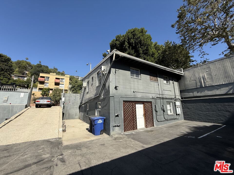 2346 Hyperion Avenue