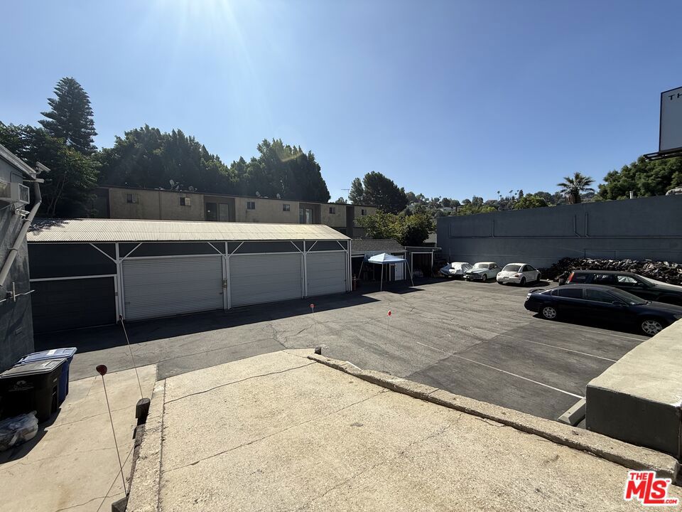 2346 Hyperion Avenue