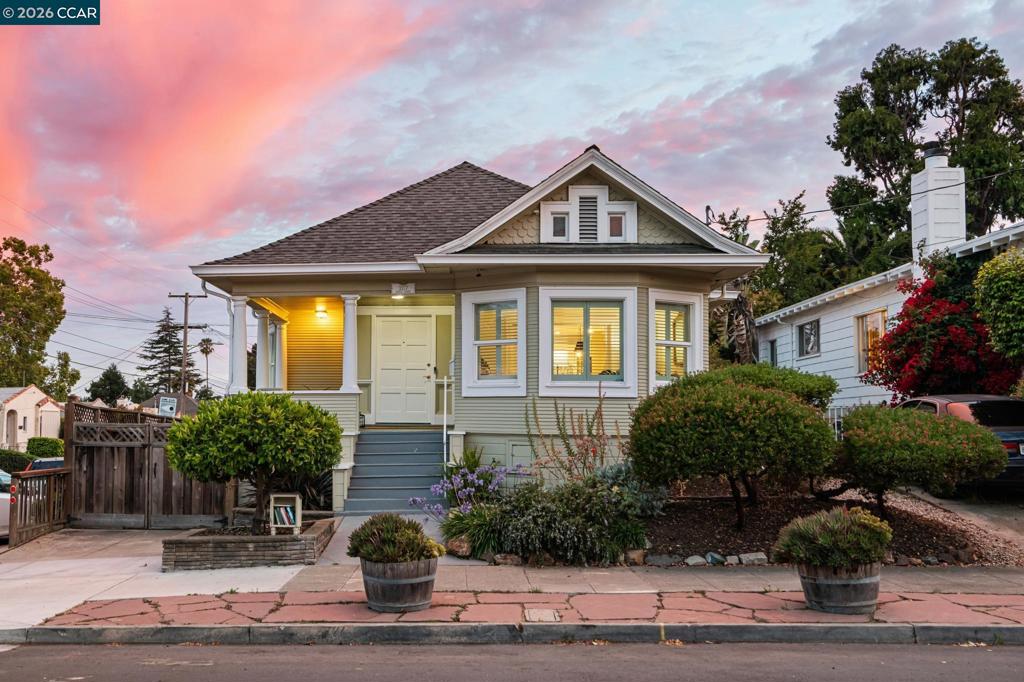 3277 School St St, Oakland CA 94602