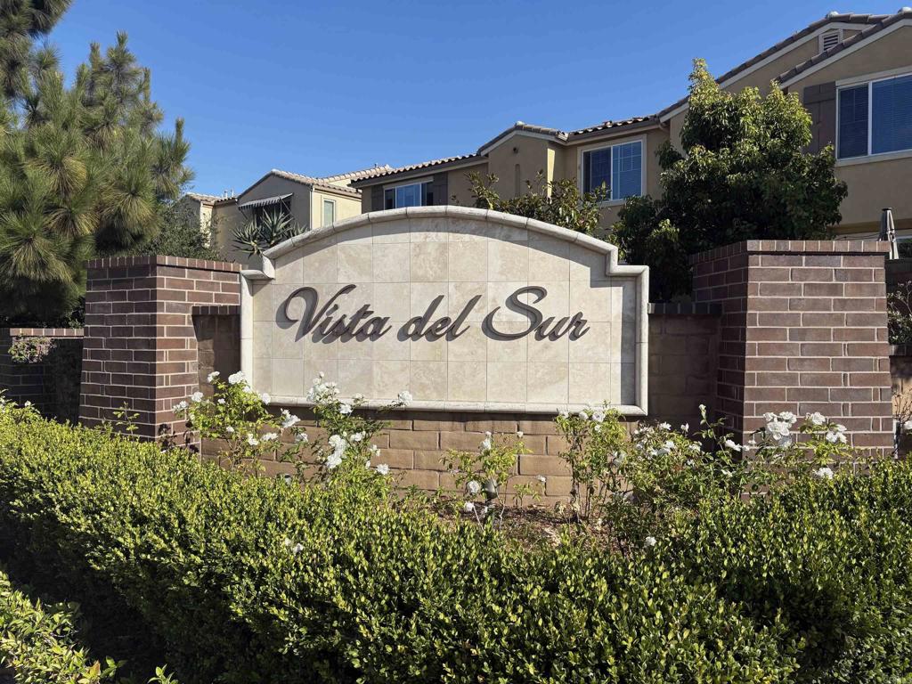 Vista del Sur Complex beautiful 3 Bed. 2.5 Baths,1,334 s/f and 2 car garage Townhouse.