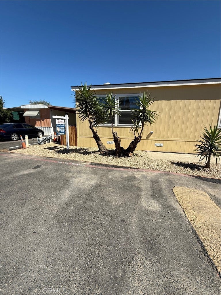 200 Santa Fe Drive 3