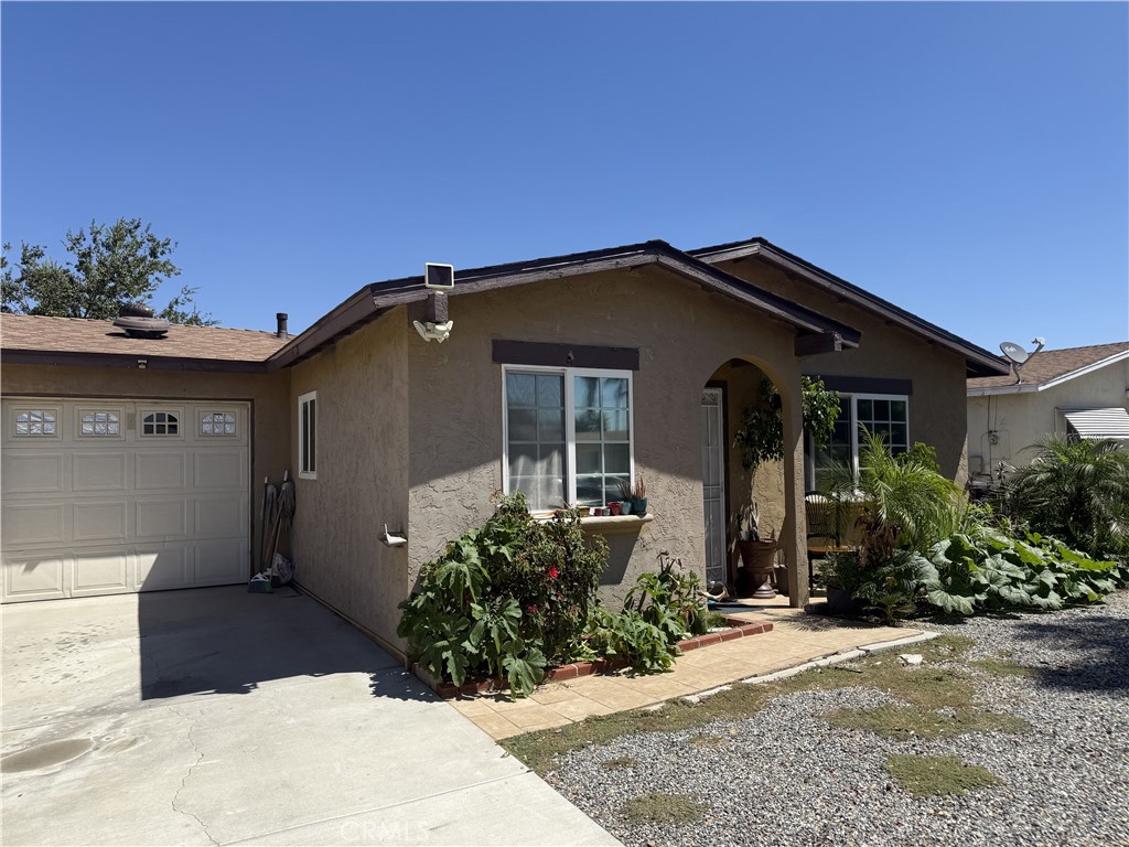 Welcome to this delightful 2-bedroom, 2 bathroom home, perfect for comfortable and convenient living in a 55+ community. The property features a private driveway and an attached garage, offering plenty of parking and storage space.
Inside, you'll find a cozy kitchen with room for a full-size washer and dryer, a comfortable living room, and one full restroom. The bedrooms are well-sized, and the home has a warm, inviting layout throughout.
Enjoy a spacious backyard, ideal for entertaining, gardening, or simply relaxing outdoors.
Perfect for first-time buyers, small families, or anyone looking for a charming and functional place to call home.