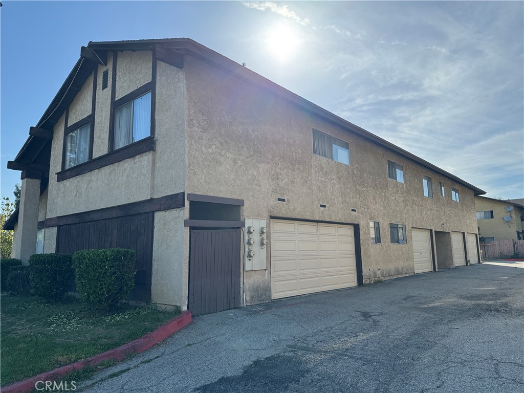 2453 S Ridgewood Drive