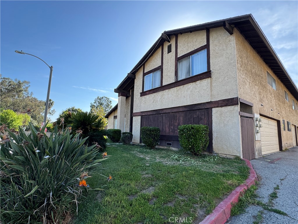 2453 S Ridgewood Drive