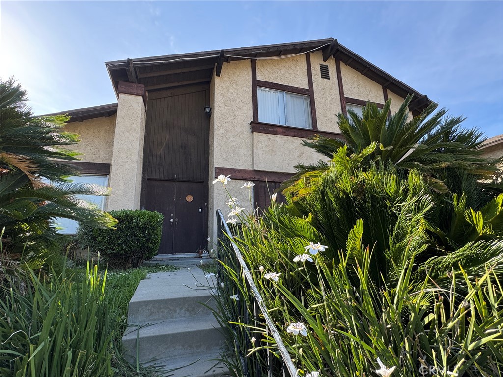2453 S Ridgewood Drive