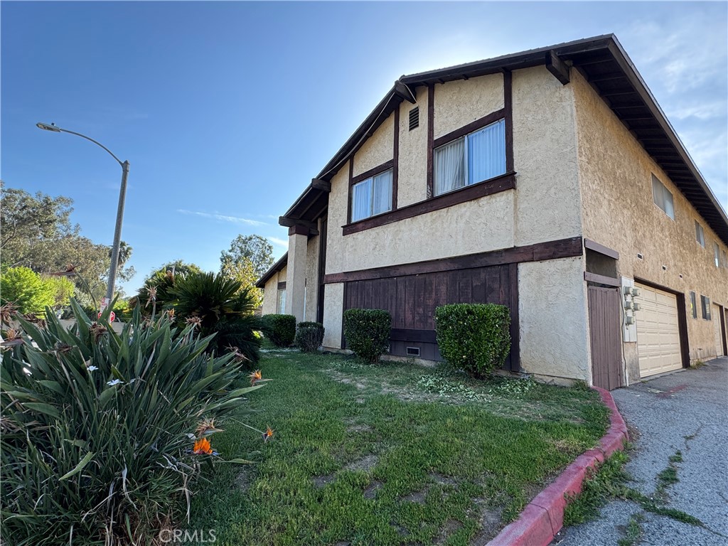 2453 S Ridgewood Drive