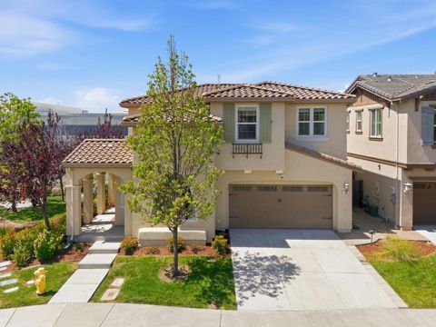 Photo of 320 Gerald Circle, Milpitas, CA 95035 (MLS # ML82043551)