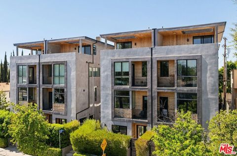 Photo of 4427 Studio Place, Studio City, CA 91602 (MLS # 26666849)