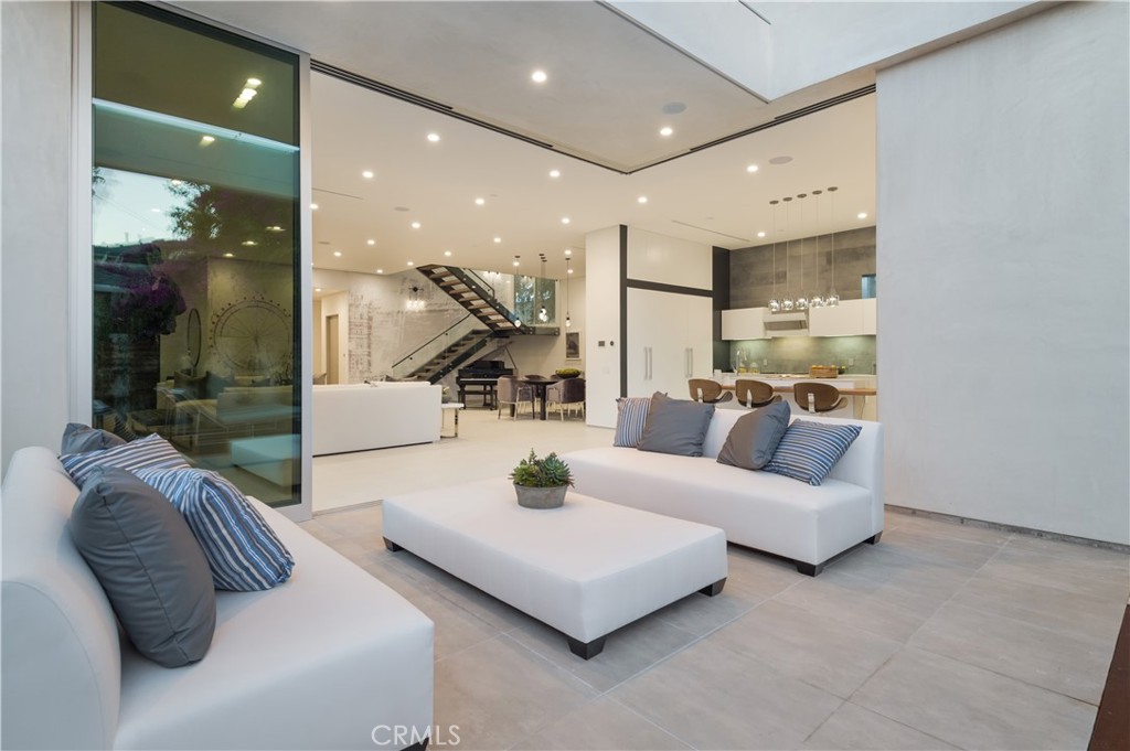 627 N Vista Street