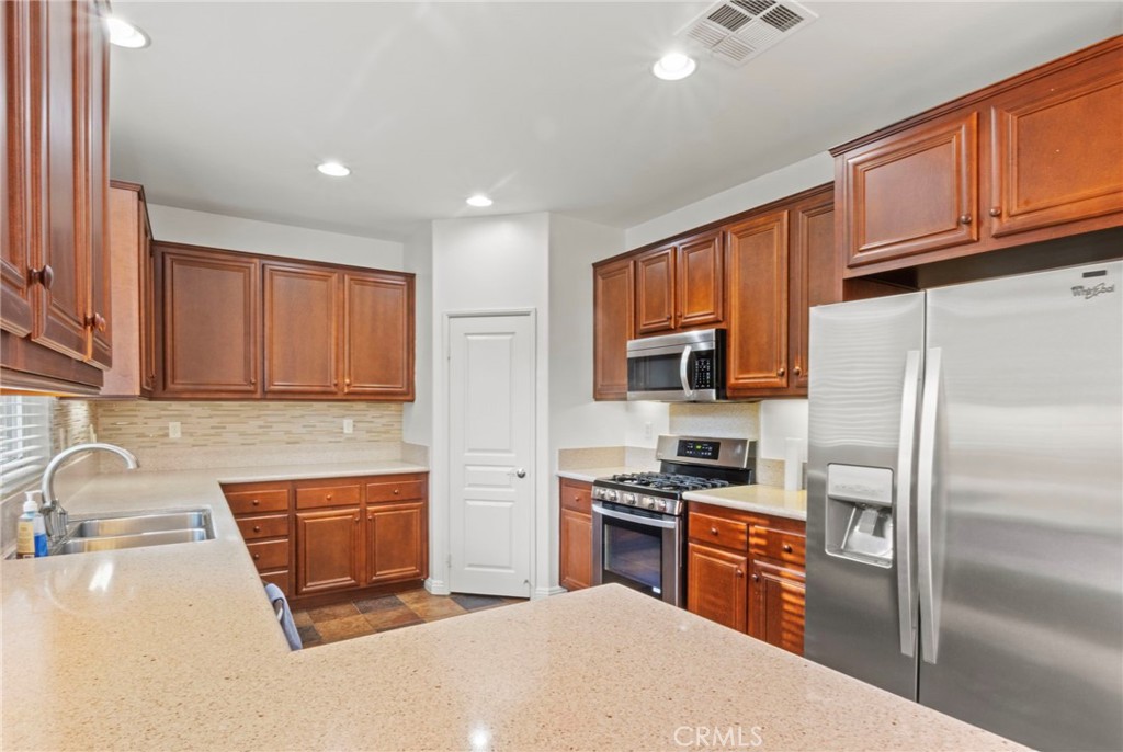 211 furyk way