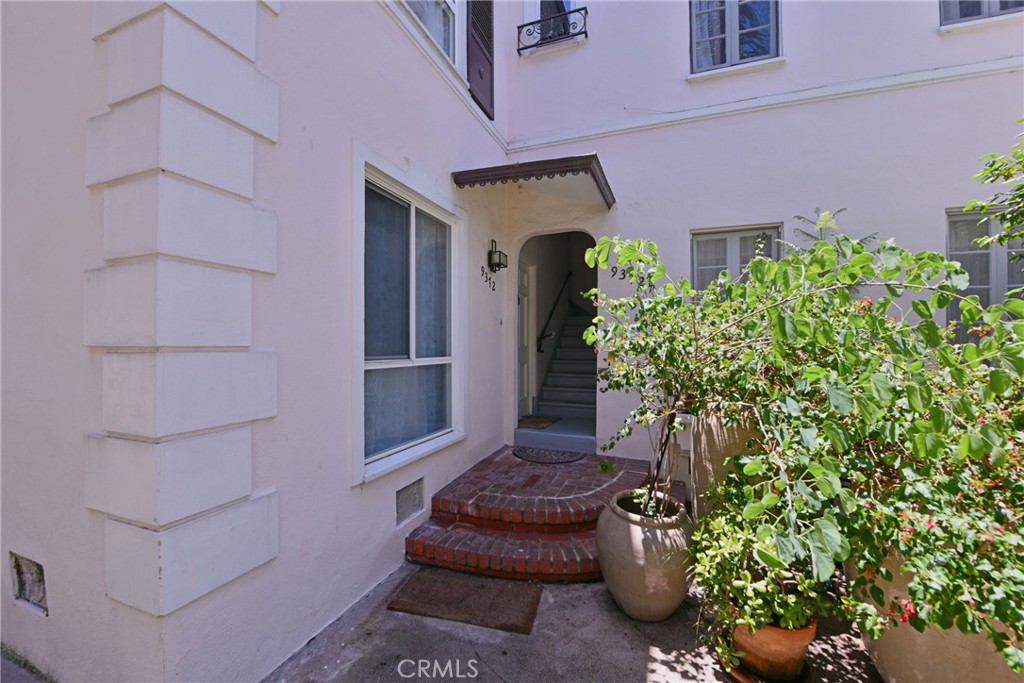 Welcome to 9372 W Olympic Blvd, Beverly Hills! This fully furnished 2-bedroom, 2-bathroom lower-unit apartment is bright, inviting, and available immediately. Featuring a washer and dryer inside the unit, air conditioning, and a private patio overlooking a lush garden courtyard, this home combines comfort with style. Located in the heart of Beverly Hills, it is just a short walk from shops, restaurants, and grocery stores, offering the perfect balance of convenience and tranquility. Don’t miss the opportunity to enjoy city living in this charming and serene space.