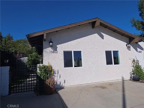 Photo of 13862 Gavina Ave, Sylmar, CA 91342 (MLS # SR26043737)