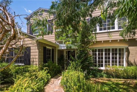 Photo of 9127 Cresta Drive, Los Angeles, CA 90035 (MLS # SR26115279)