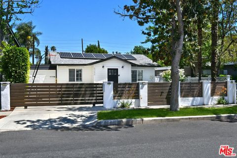 Photo of 5248 Lennox Avenue, Sherman Oaks, CA 91401 (MLS # 26777581)
