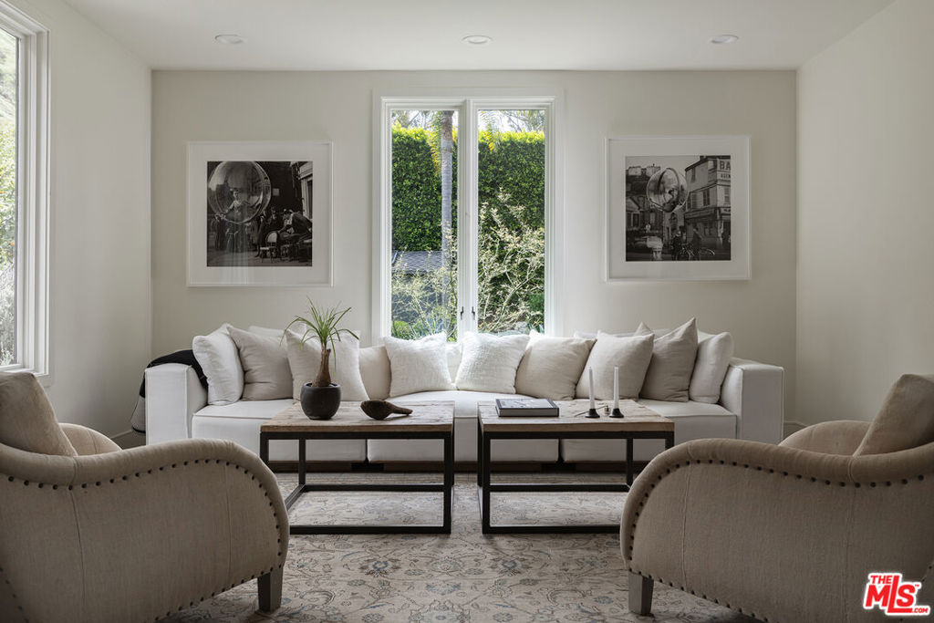 23122 Mariposa De Oro Street