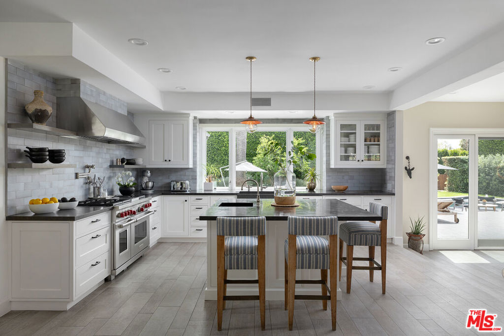 23122 Mariposa De Oro Street