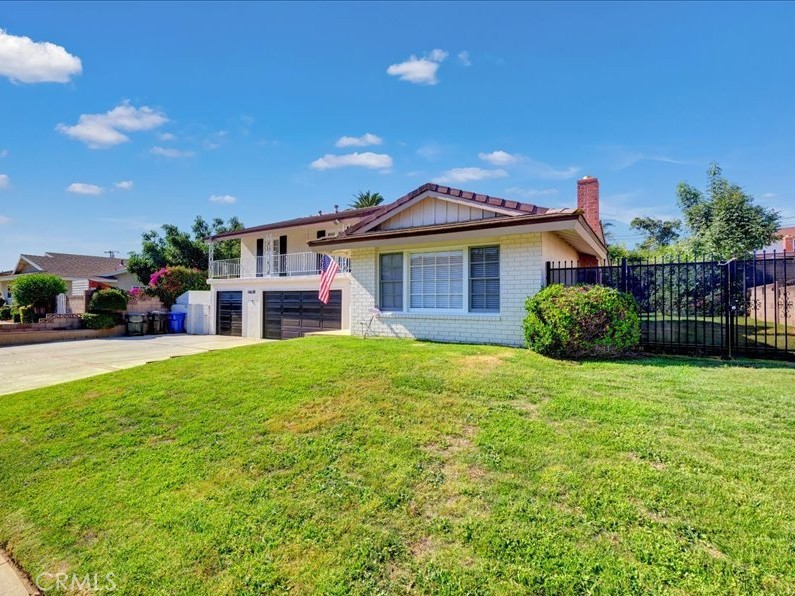 Welcome to this beautiful 3-bedroom, 3-bathroom home in Hacienda Heights, CA. The kitchen and bathrooms have been completely remodeled with modern finishes, giving the home a fresh and updated feel. You’ll also find laminate flooring, a gas stove, dishwasher, and the convenience of an in-unit washer/dryer. The kitchen features Corian countertops and an oven, perfect for everyday cooking. A versatile den offers extra space for a home office, family room, or cozy retreat. Additional highlights include central A/C, a spacious 3-car garage, and a linen closet for extra storage. This pet-friendly home is ready to welcome you with comfort and style.
