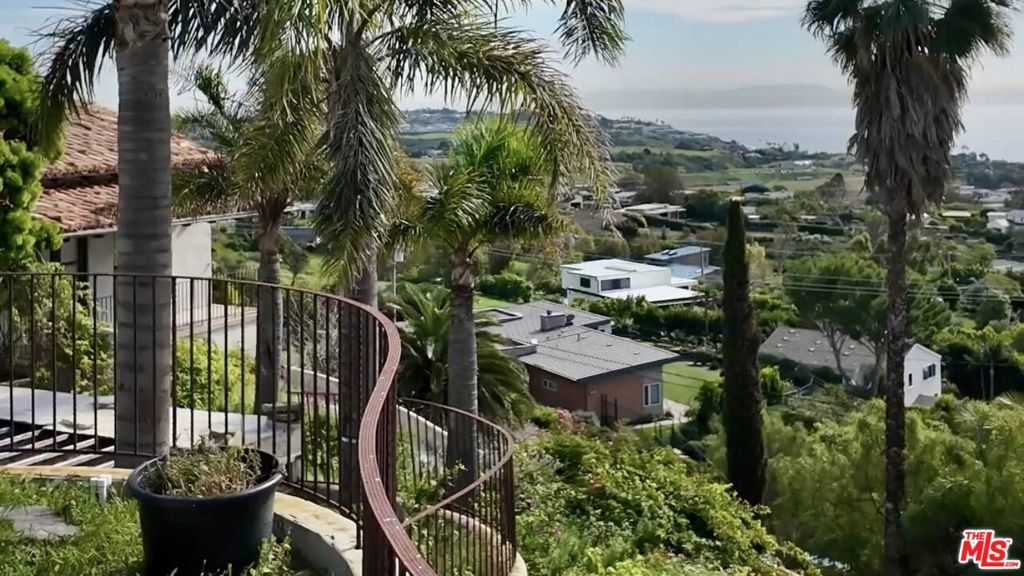 Photo of 30087 Cuthbert Road, Malibu, CA 90265 (MLS # 26632221)