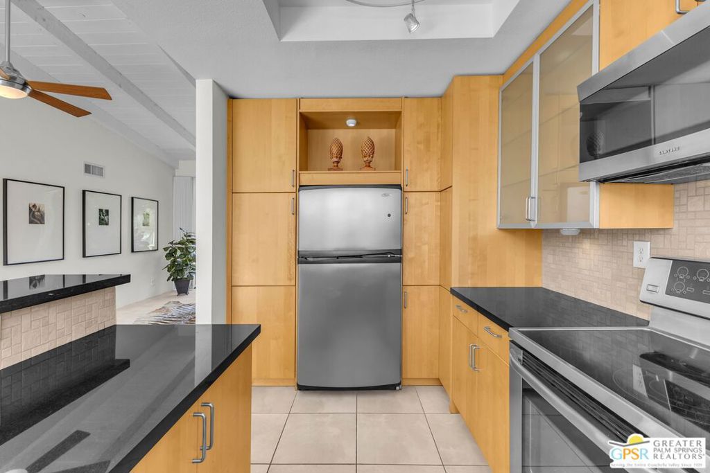 858 N Calle De Mimosas