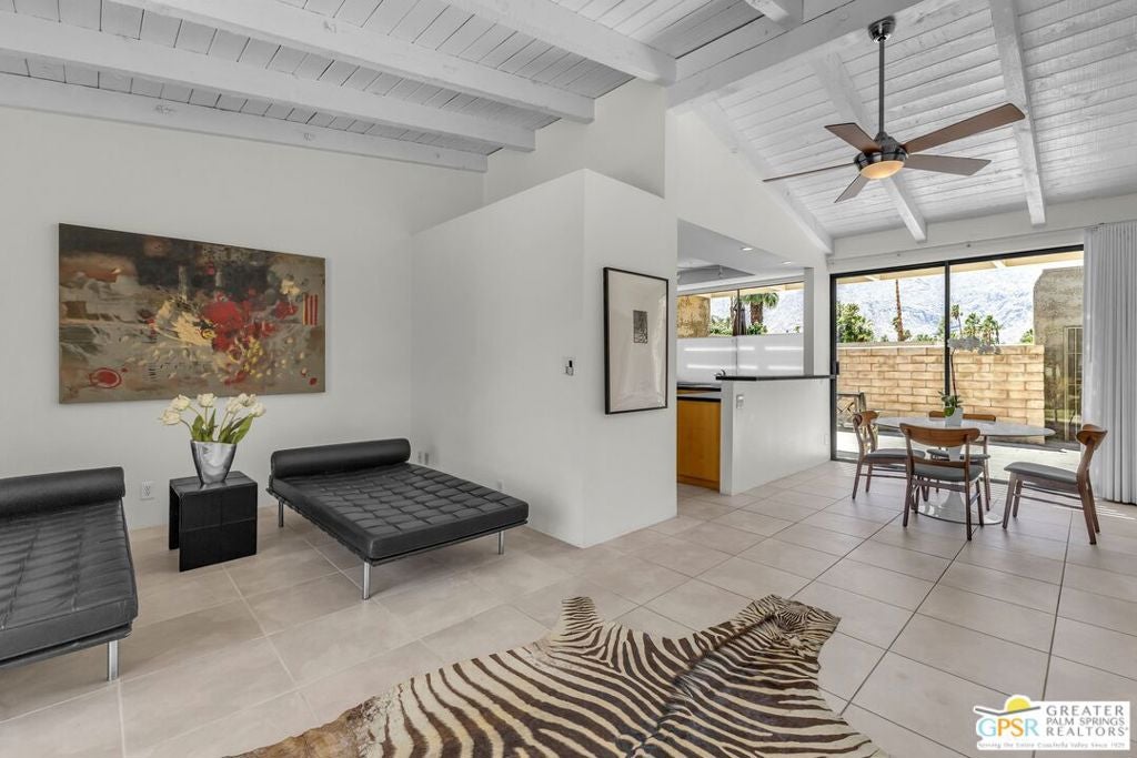 858 N Calle De Mimosas